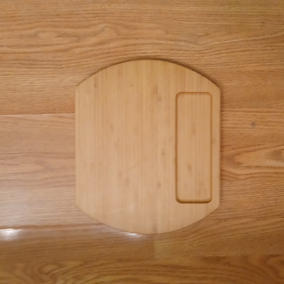 BRAND NEWPampered Chef Bamboo Wood Cheese Board Reversible Serving Cutting Tray - Picture 1 of 3